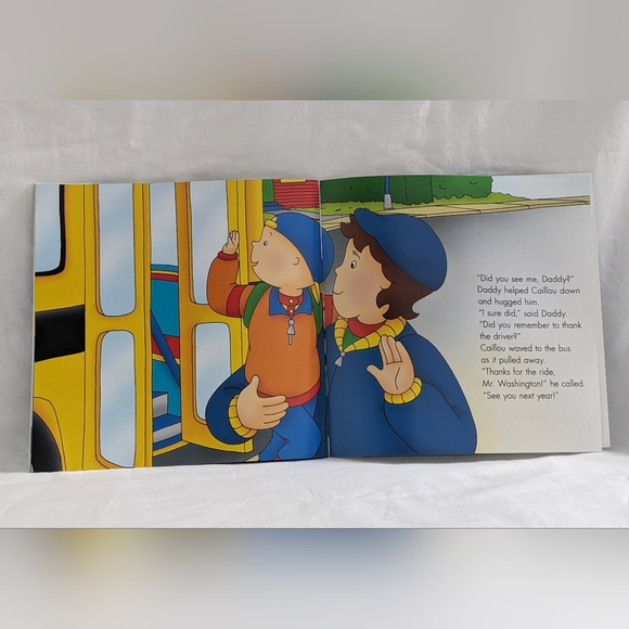 Caillou The School Bus NEW Kids Softcover Book - Picture 5 of 6